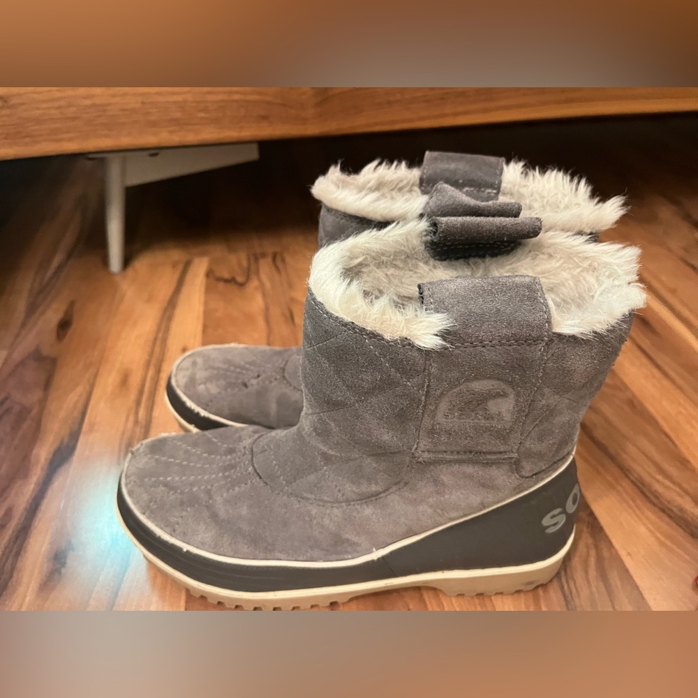 **Sorel** Gray Fur-Lined Waterproof Snow Boots